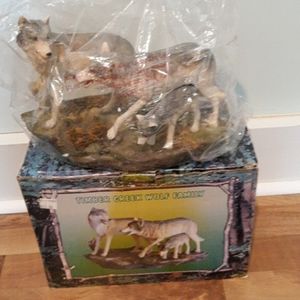 Timber creek wolf family  New in box